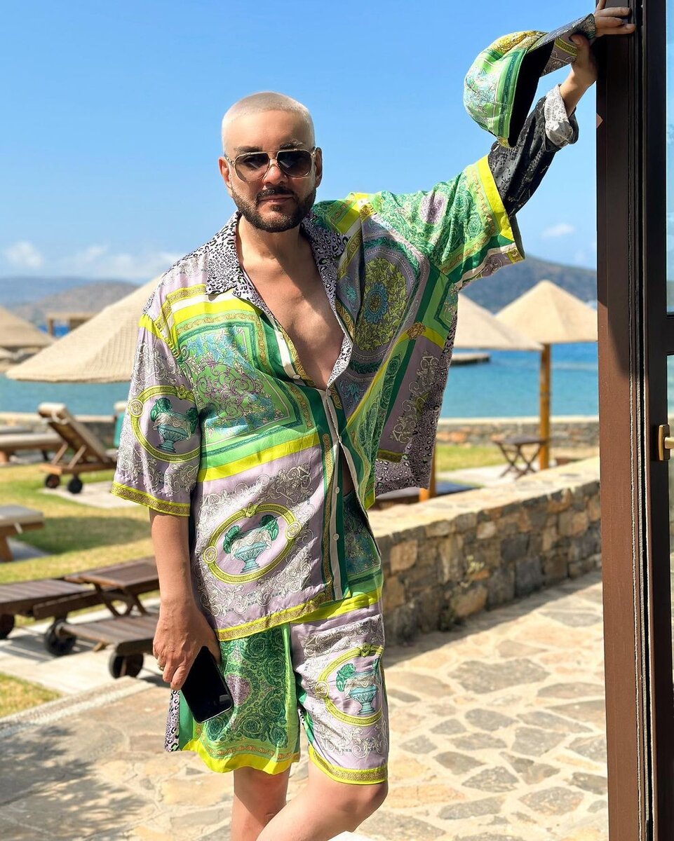 Знаменитостям всегда нужно быть в хорошей форме. Кому-то повезло от природы, а кому-то пришлось немного потрудиться, чтобы достичь стройности.-11