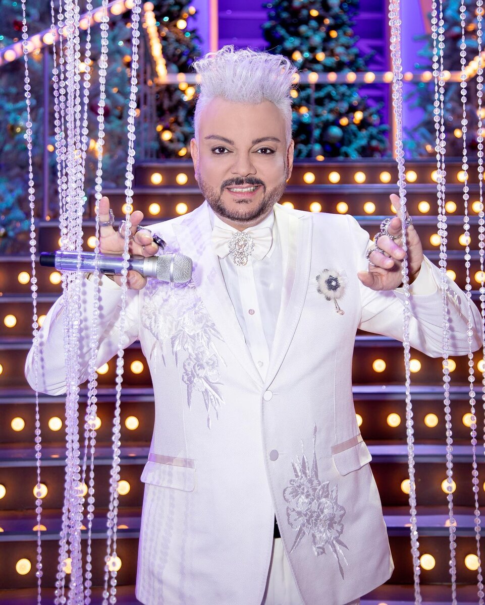 Знаменитостям всегда нужно быть в хорошей форме. Кому-то повезло от природы, а кому-то пришлось немного потрудиться, чтобы достичь стройности.-9