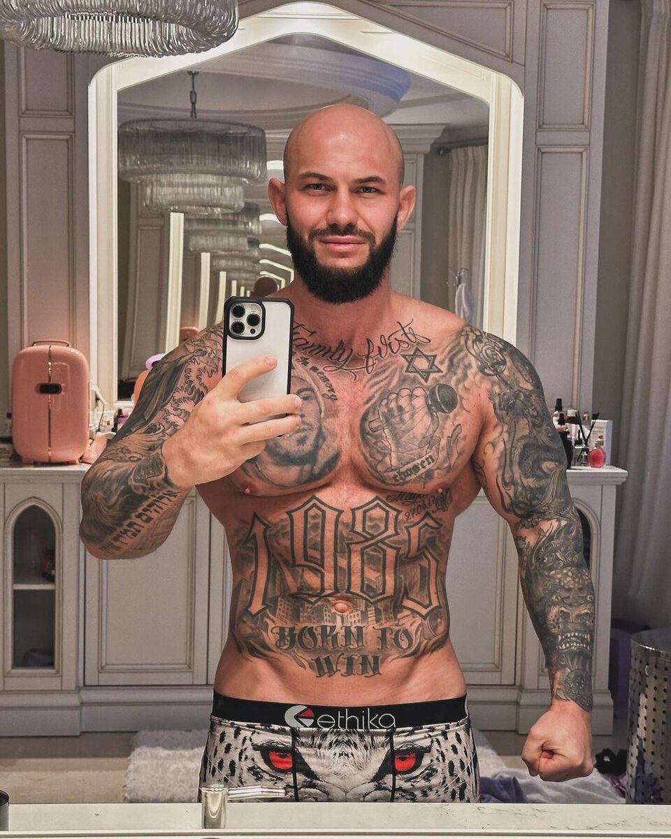 Знаменитостям всегда нужно быть в хорошей форме. Кому-то повезло от природы, а кому-то пришлось немного потрудиться, чтобы достичь стройности.-13