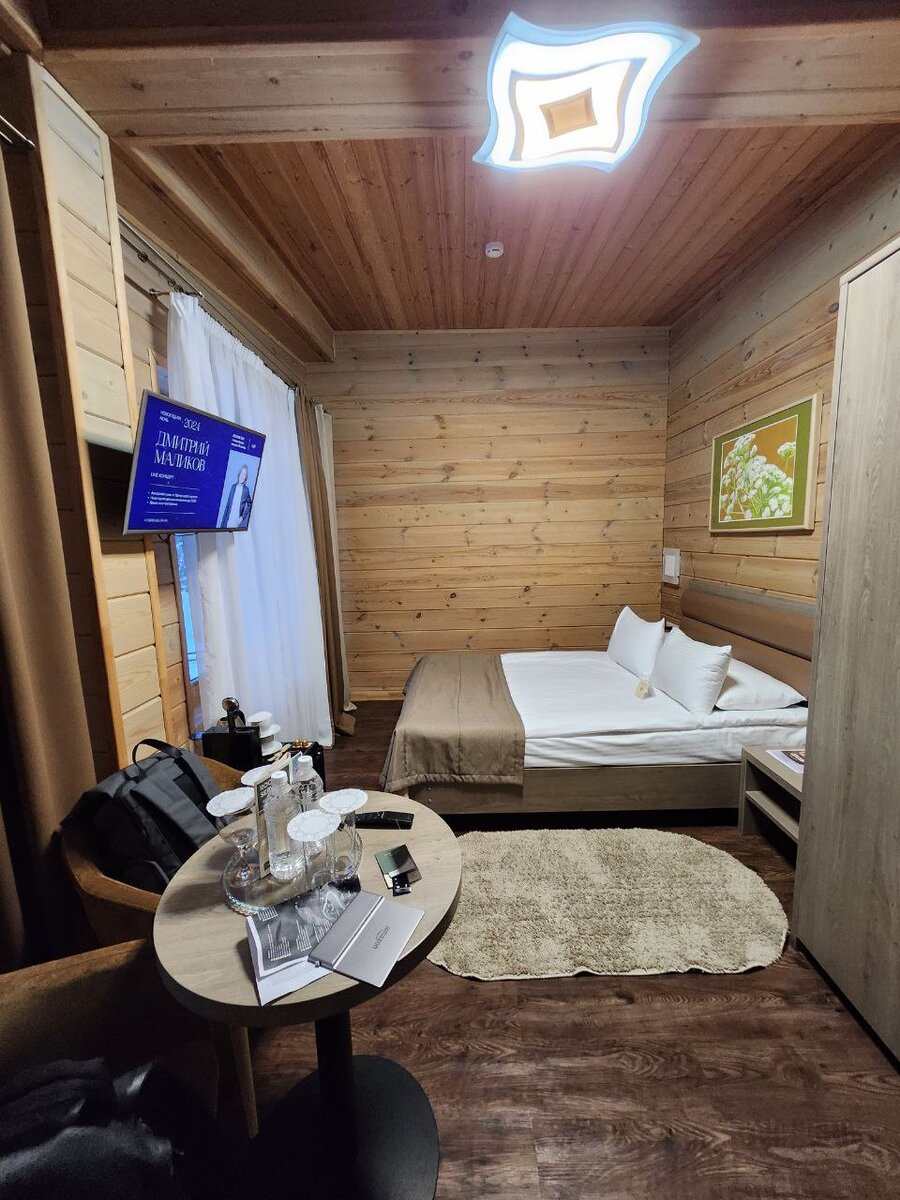 Такой симпатичный небольшой эко-номер в отеле "Пересвет"... Фото автора