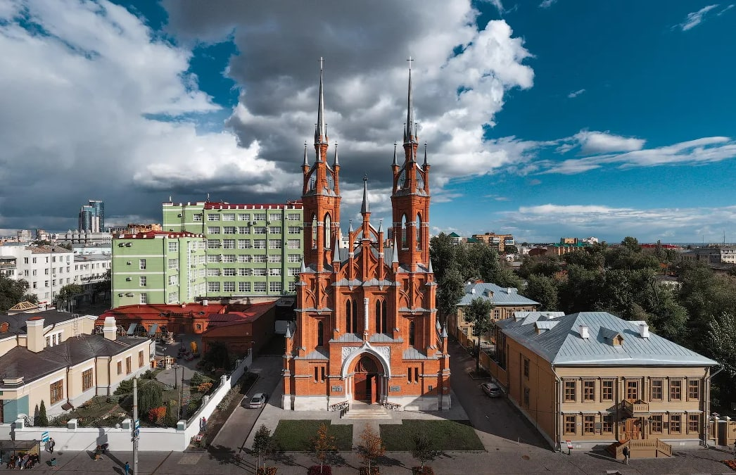 Найти самара самарская область. Самара (город). Храм Пресвятого Иисуса Самара. Самара достопримечательности города. Храм на Волге Самара.