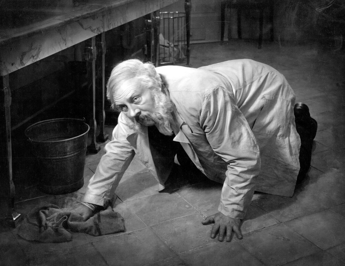 Актер Эмиль Яннингс в фильме Фридриха Вильгельма Мурнау «Последний человек» (Der Letzte Mann)