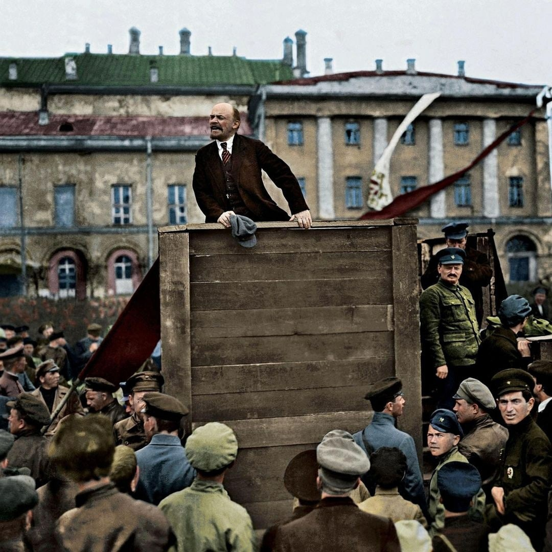 Ленин 1917. Революция 1917 Ленин на броневике.