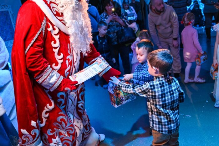     В Иванове наградили юных победителей городского конкурса "Мой подарок Деду Морозу"