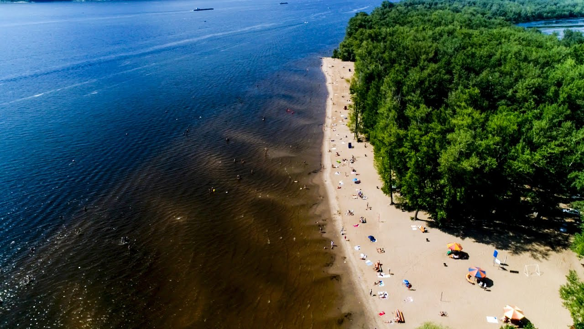 Самара отдых пляжи. Красноглинский пляж Самара. Пляж красная Глинка Самара. Пляж Золотая рыбка Самара красная Глинка. Волга река Самара пляж.