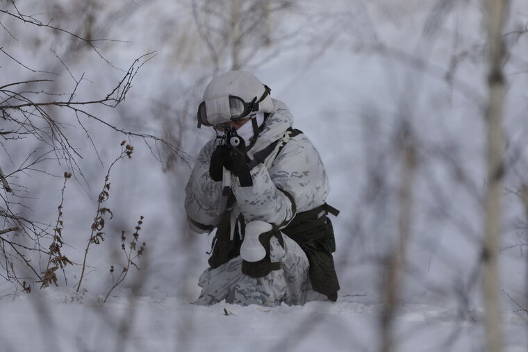    «Единая Россия» передала российским военным зимнюю экипировку в зону спецоперации