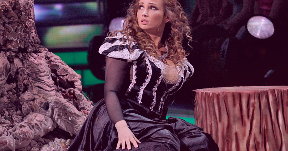 Анфиса Чехова в спектакле. Фото из открытых источников