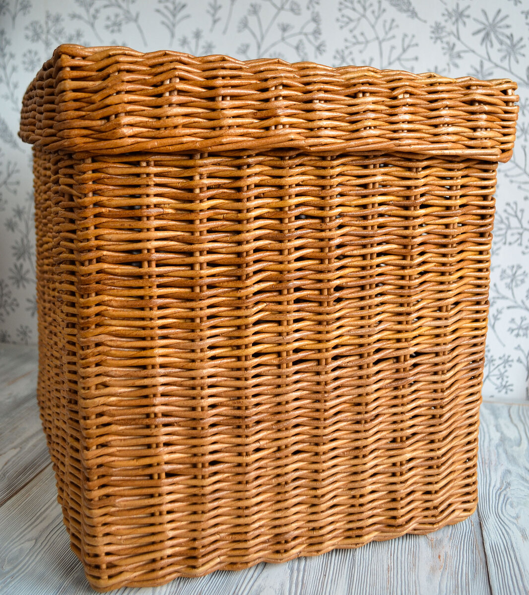 Плетеный короб из бумажной лозы