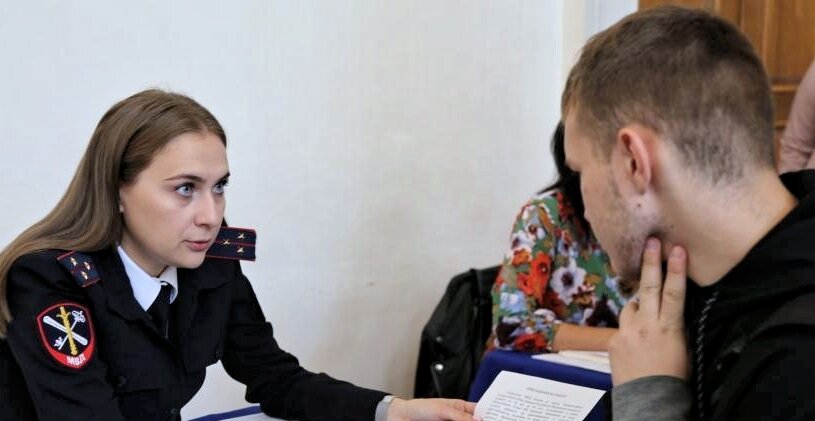 Идёт уточнение анкетных данных. Фото из открытых источников.
