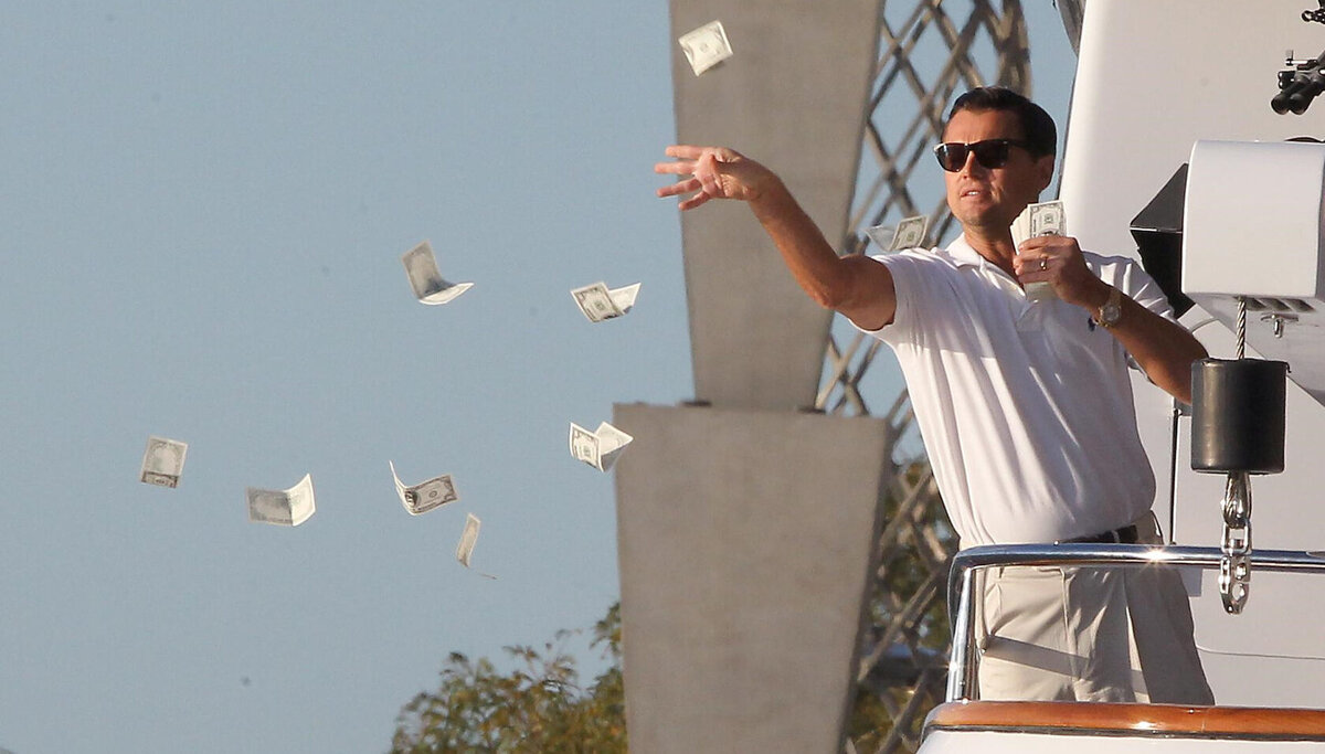 ☝️НО!! В формате NFT (аббревиатура NFT расшифровывается как Non-fungible token — невзаимозаменяемый, а если еще проще уникальный токен). Для такой выгодной сделки, от вас всего лишь потребуется завести кошелёк MetaMask, что- бы принимать криптовалюту и зарегистрироваться на одной из 2ух площадок, ссылку на которую вам скинут. Скорее всего, ранее вы не сталкивались с нфт и не занимались криптовалютой. В голове возникает логичный вопрос

-Да, это подозрительно. Слишком большая сумма денег, но что я теряю? Ну отдам я ему картинку, ну не заплатит он мне, ну и ладно. А вдруг это и не развод вовсе..

Одна ссылка будет на топовую площадку, допустим OpenSea, а другая нет, но что то пошло не так (какая-то техническая проблема или любая другая причина) и попросят зарегистрироваться на 2-й, которая малоизвестная. Нужно будет всего лишь заплатить за регистрацию, например это будет от 100 до 400 долларов. И скинуть подтверждение потенциальному покупателю. После того как вы заплатите за регистрацию, покупатель смоется, так как весь смысл лишь в том ,что бы заманить вас на площадку, где вы должны будете заплатить за регистрацию. Видимо "покупатели" NFT получают процент от этой площадки за каждого приведённого.

Вот и сказочки конец .