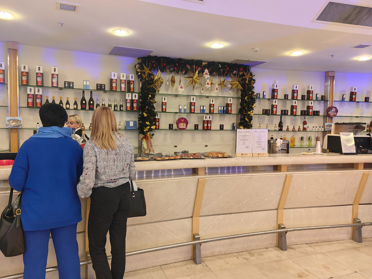 А на этом фото очереди и вовсе нет