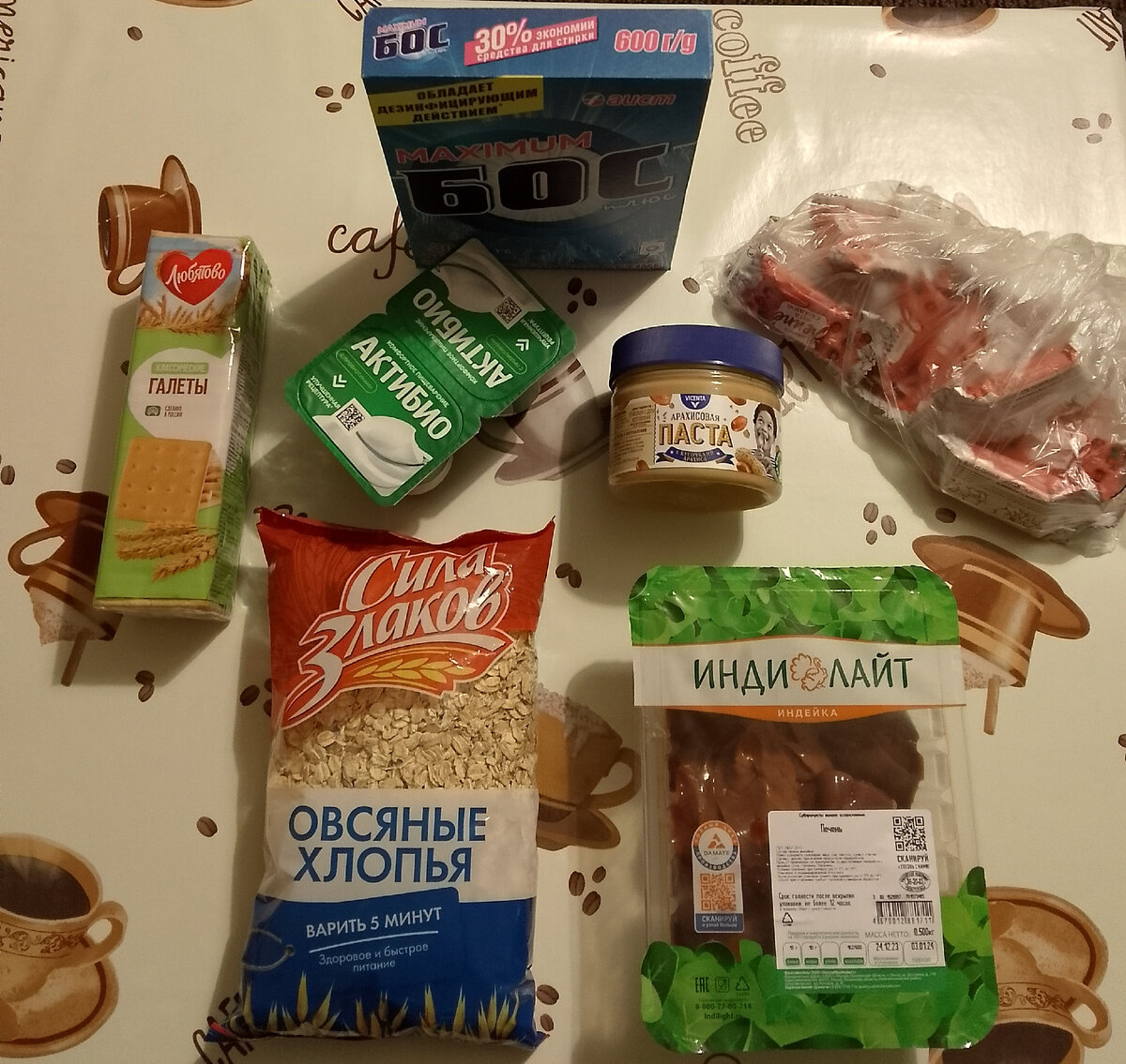 Сегодняшняя закупка на 873 р. Захотелось печени и арахисовой пасты, конфеты и галеты к чаю на работу, овсянку люблю именно такую...Фото автора