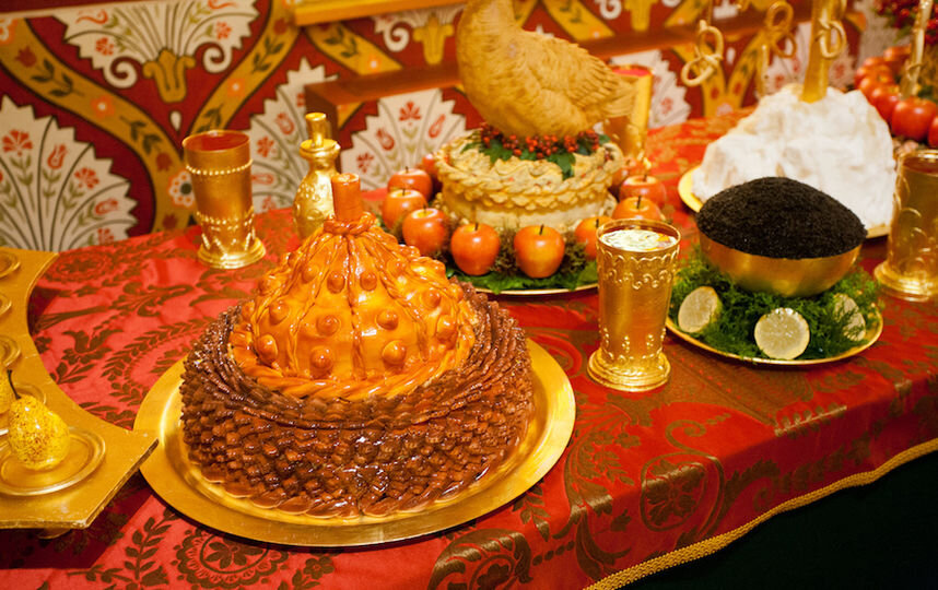 Русский стол с пирогами. Открытые учебники.