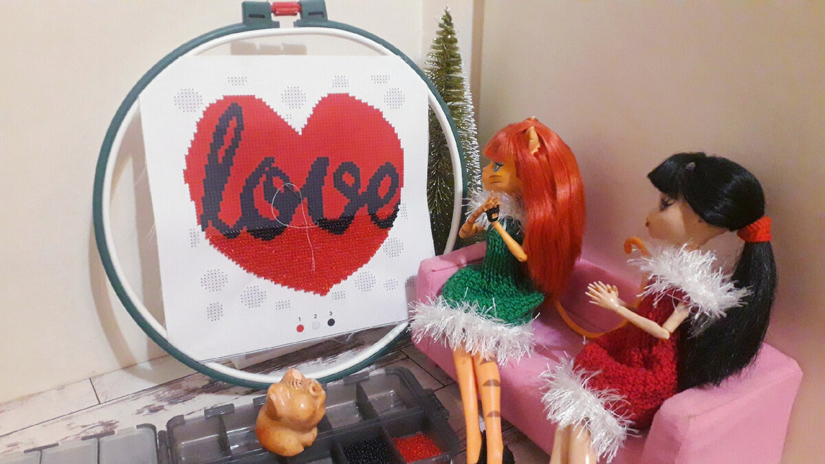 Вышивка бисером похожа на бутерброд с красной и черной икрой