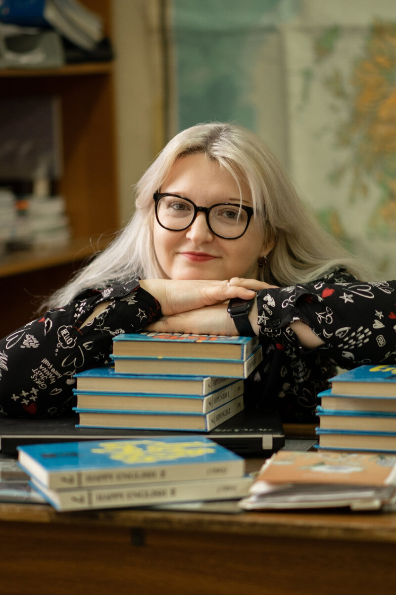 Меня зовут Петрова Галина Петровна, я – учитель английского и французского языков, даю многим явлениям английского языка пусть волшебные, но понятные и детям, и взрослым объяснения. 