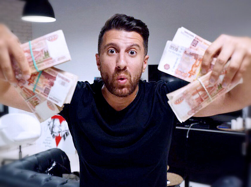 Деньги веером! Как у Мирана Сардарова ("Дневник Хача" на YouTube). Фото: Дзен