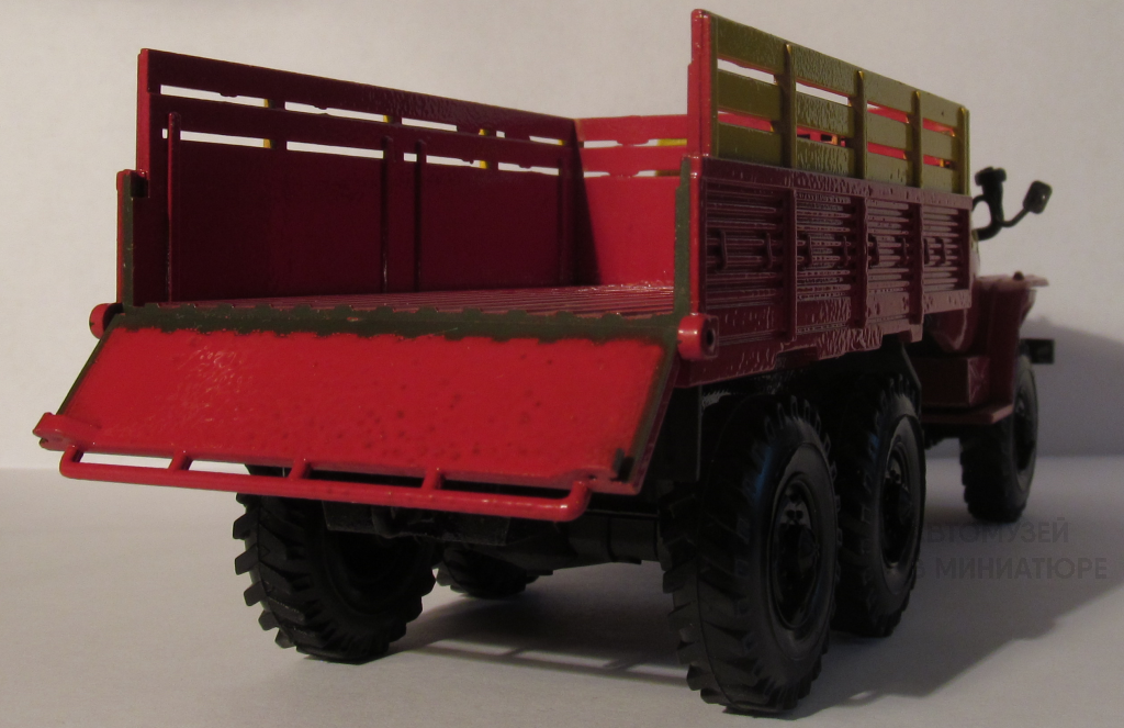УРАЛ-4320 от «Элекона» (1:43), окрашенный в стиле «Автоэкспорта» или ...