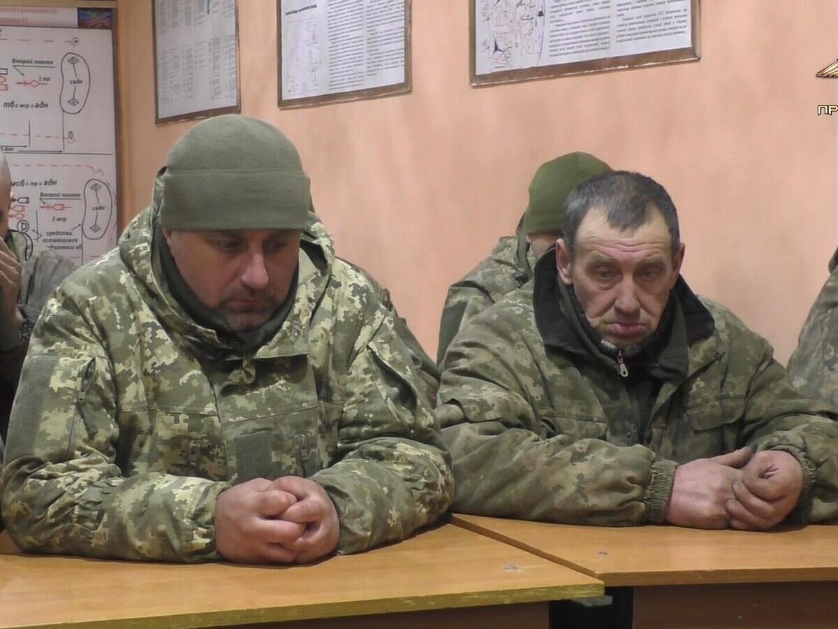    Украинские военнослужащие, сдавшиеся в плен народной милиции ДНР. Кадр видео© РИА Новости / Народная милиция ДНР