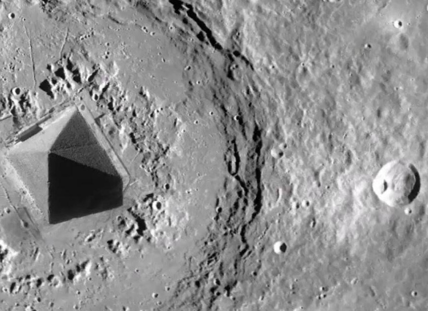 Пирамиды на Луне не похожи на естественные.
Источник фото: https://mtdata.ru/u20/photo1D19/20527285895-0/original.jpg