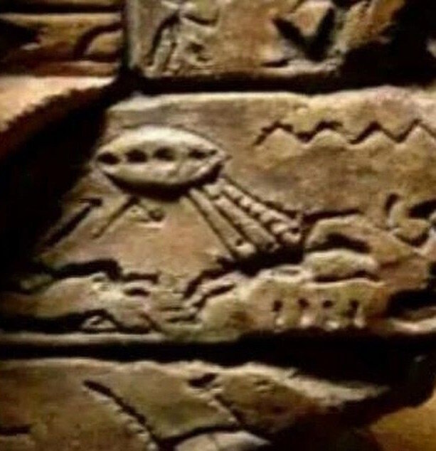 Артефакты, связанные с пришельцами времён Древнего Египта.
Источник фото: https://i.pinimg.com/736x/25/a7/0d/25a70d1c8088f72696149e0b03a0f3af.jpg