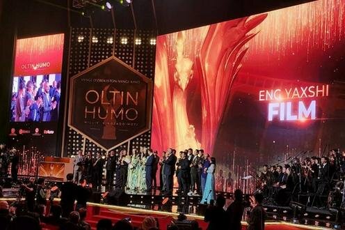 На церемонии награждения «Олтин Хумо». Фото с сайта uza.uz