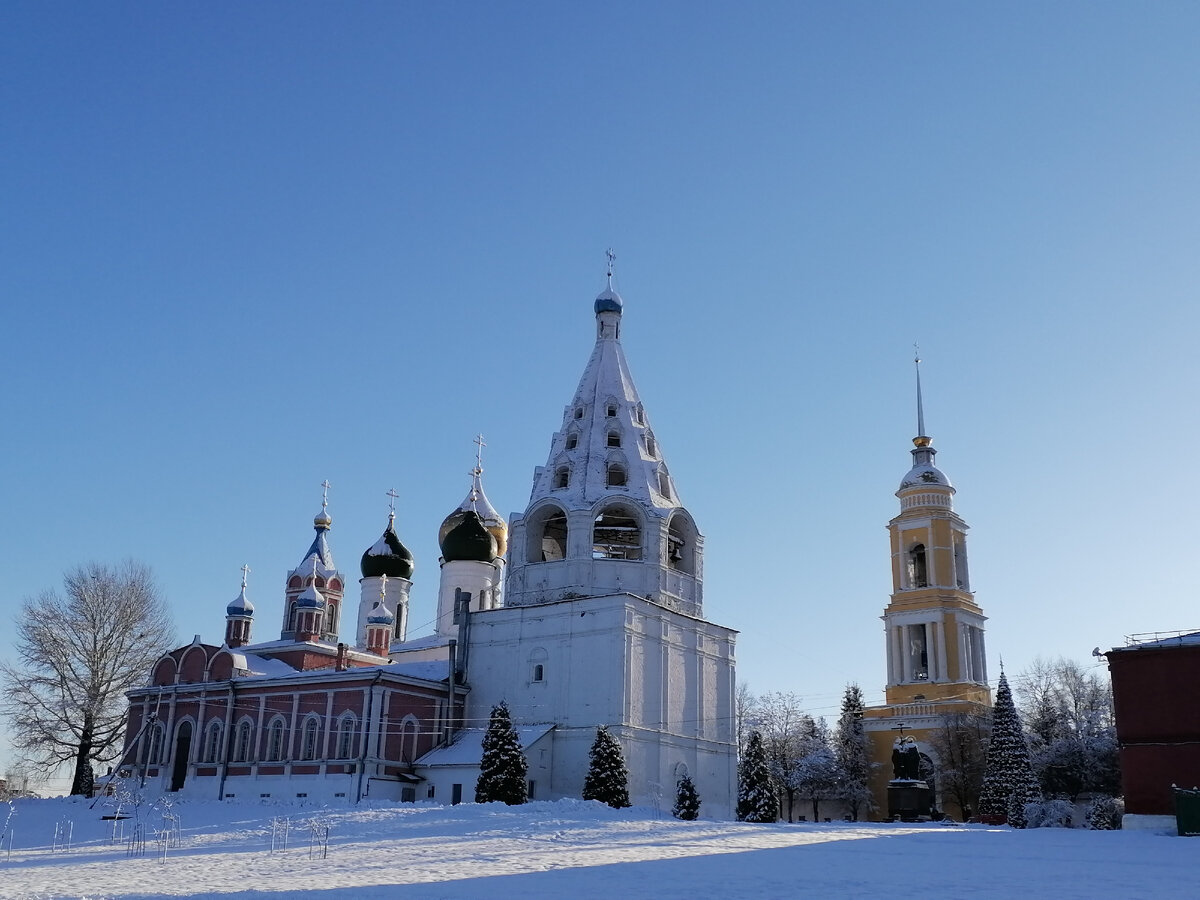 Новый Год в Коломне  1 ком. Квартира  https://sutochno.ru/front/searchapp/detail/1539806?guests_adults=2&guests_childrens=11&occupied=2023-12-31;2024-01-02&id=1&term=%D0%9A%D0%BE%D0%BB%D0%BE%D0%BC%D0%BD%D0%B0&SW.lat=55.09714811329206&SW.lng=38.74914431951291&NE.lat=55.10320165647145&NE.lng=38.766095880487036


