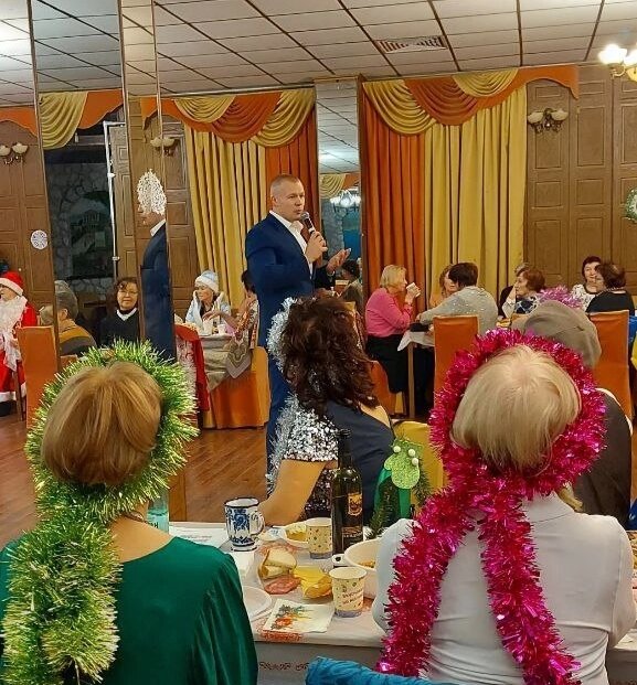 Депутат Евгений Петров 