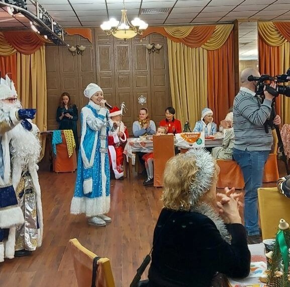 Дедушка Мороз и Снегурочка 