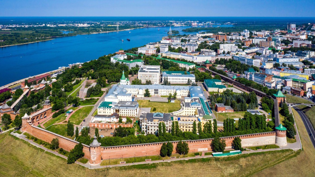 Нижний новгород руссу. Нижегородский Кремль Нижний Новгород. Нижегородский Кремль Нижний Новгород с высоты. Кремль Нижнего Новгорода с высоты птичьего полета. Нижний Новгород Кремль с дрона.