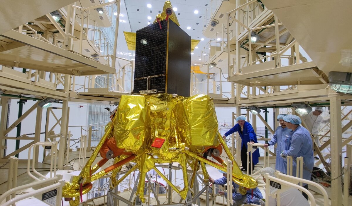 Космический аппарат «Луна-25» на космодроме Восточный перед запуском. Фото: Роскосмос  📷
