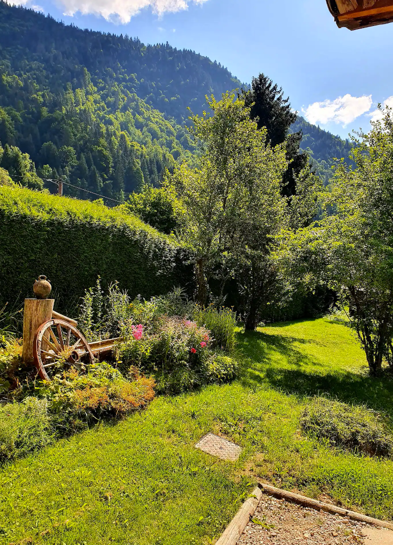 Сад летом
Источник: https://www.airbnb.co.uk/