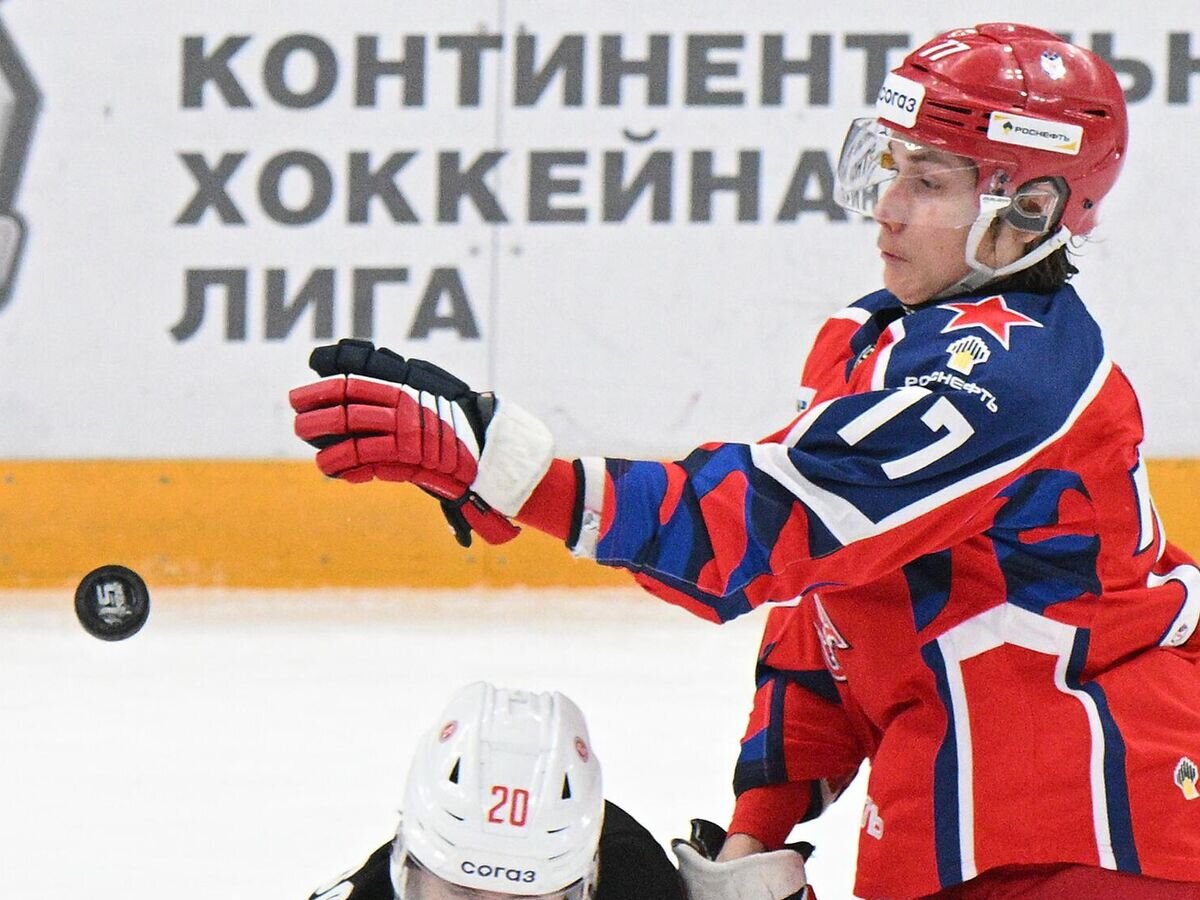    Игрок ПХК ЦСКА Артём Дуда (справа)© РИА Новости / Рамиль Ситдиков