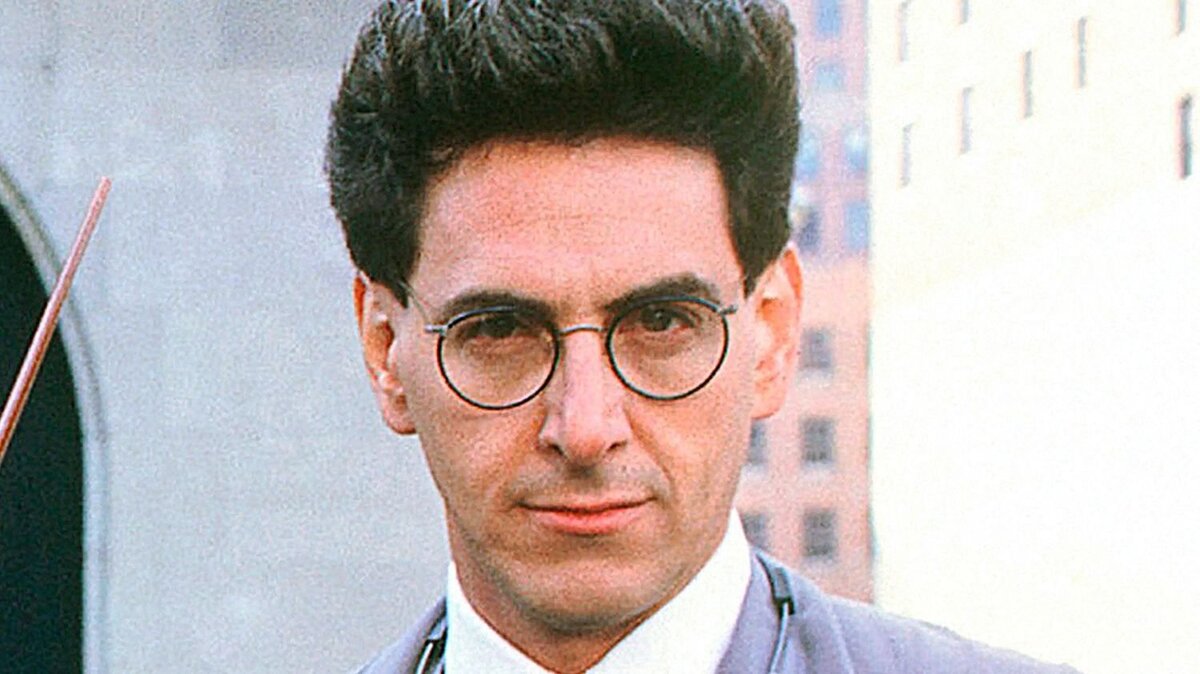 Лицо режиссёра Харольда Рамиса зрителям хорошо известно по фильму «Охотники за приведениями»