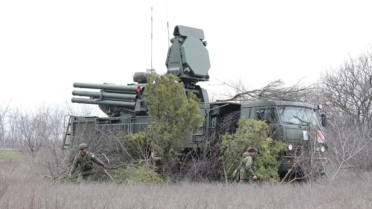     ПВО сбила беспилотник над Ростовской областью, последствия на земле уточняются, сообщил в своем Telegram-канале губернатор Василий Голубев.