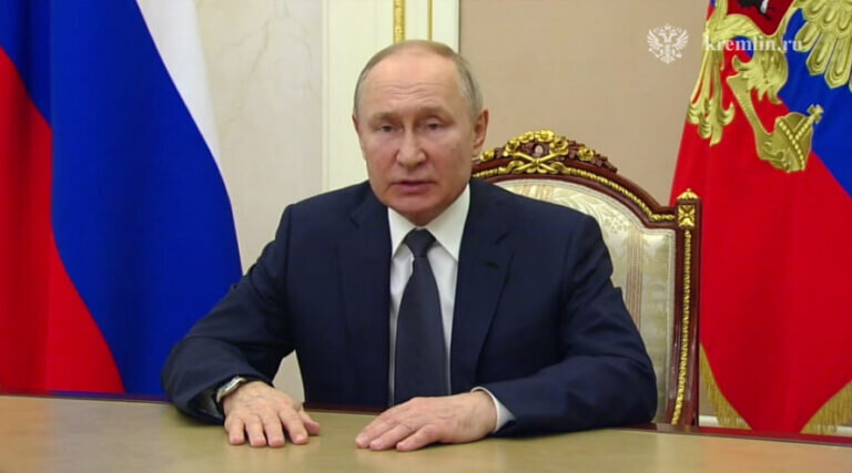    Владимир Путин поздравил личный состав и ветеранов МЧС с Днем спасателя Андрей Севостьянов