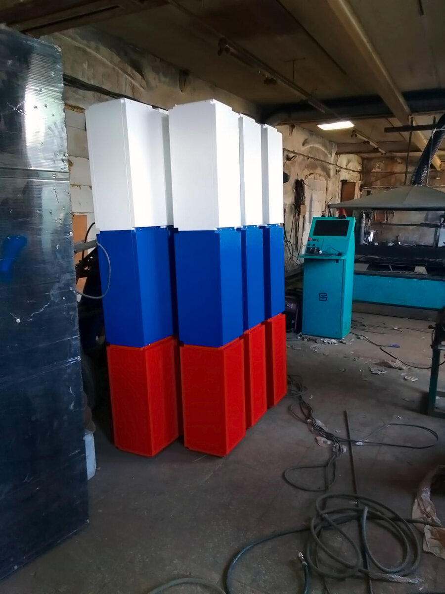 Окраска и сушка колонн в производственном цехе нашего предприятия