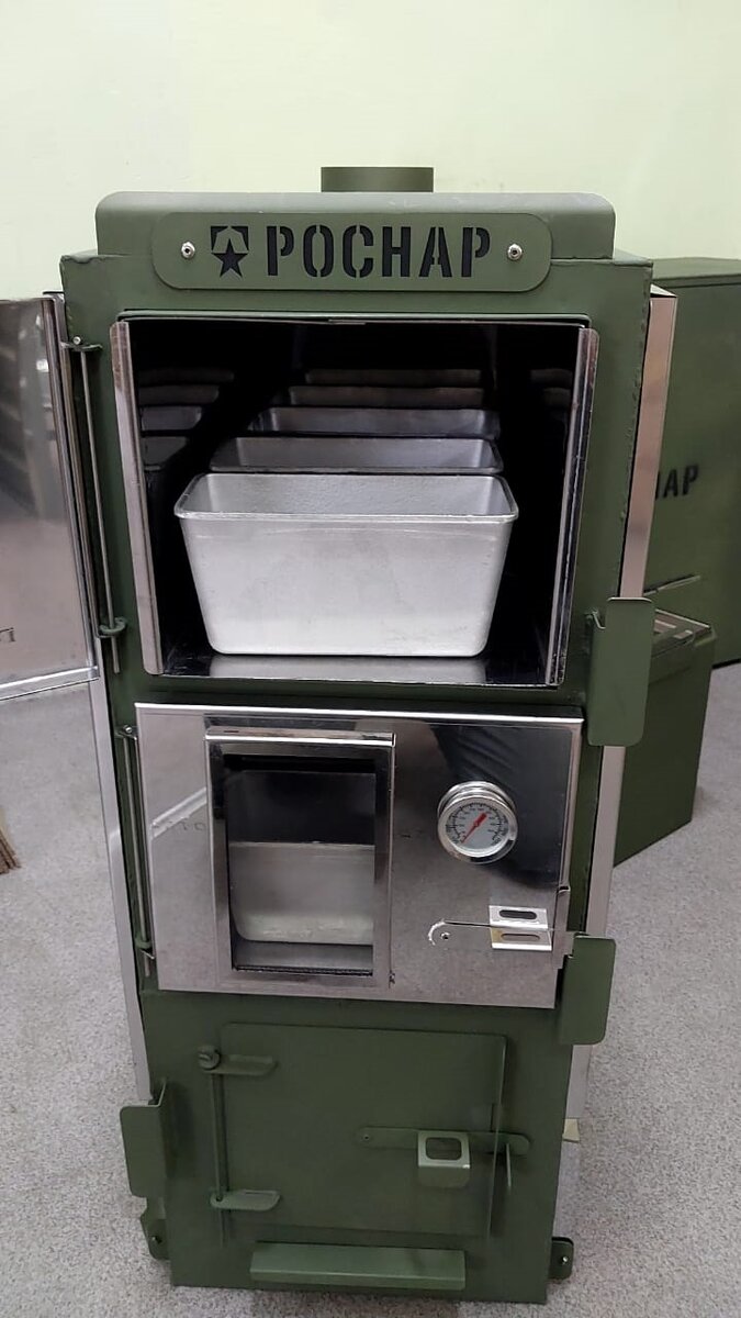 Печь состоит из топки и двух равномерно прогреваемых духовых шкафов. Фото Алексея Сычева