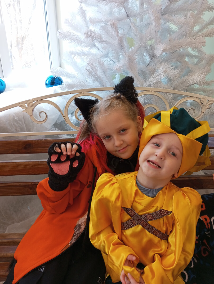 В кукольном театре.