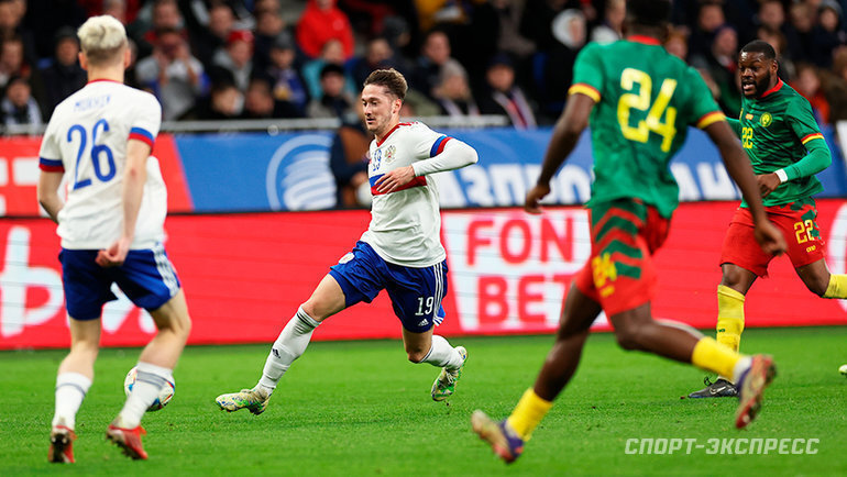    Алексей Миранчук в товарищеском матче сборных России и Камеруна.Александр Федоров