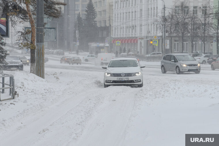    Все дороги в ночь на 26 декабря занесло снегом