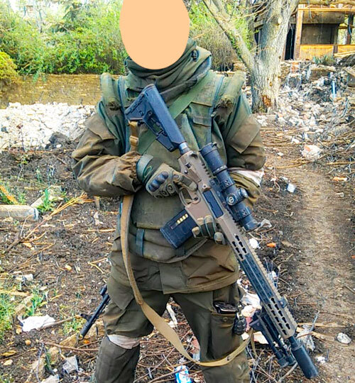 Ещё одна трофейная UAR-10 в руках нашего бойца (фото из открытых источников)