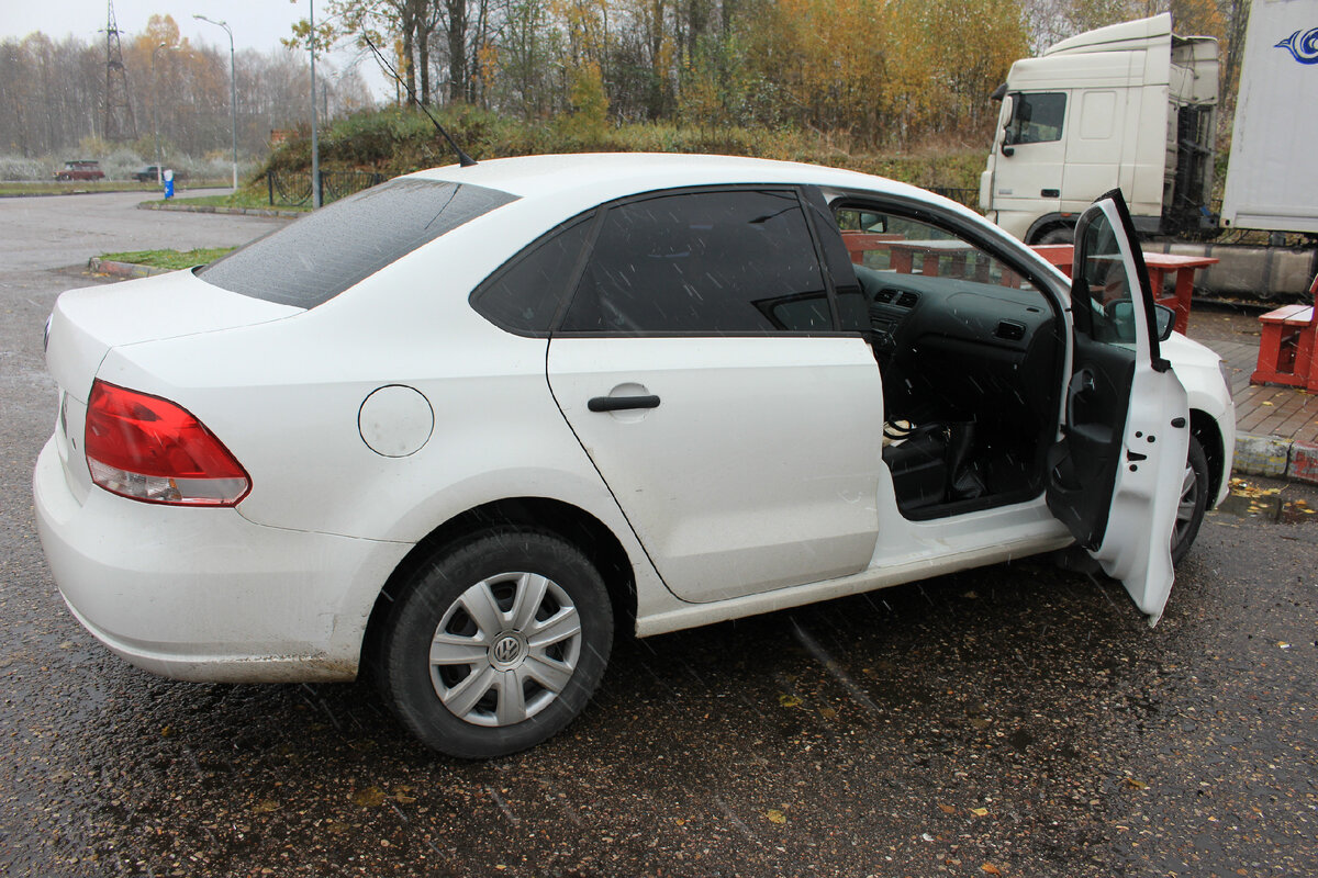 Нужно открыть все двери и багажник с капотом при осмотре. 