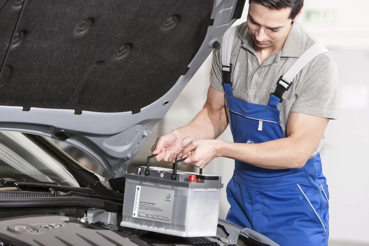     Как снять аккумулятор с автомобиля: "простая" задача с неочевидными хитростями