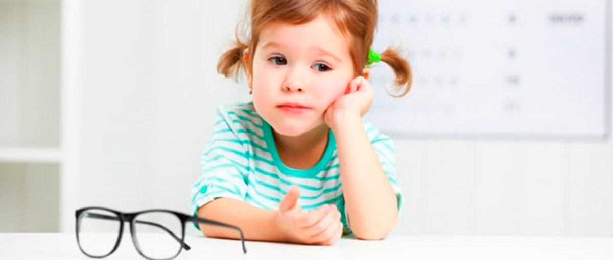 Детям, принадлежащим к группе риска, необходимо проходить ежегодный осмотр у офтальмолога в первые 6-8 лет жизни.