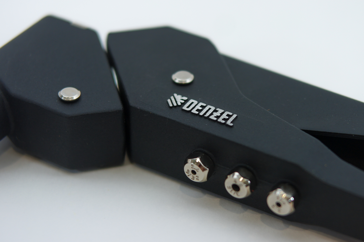 Сегодня мы познакомимся с двумя моделями линейки ручных заклепочников Denzel: Поворотный заклепочник (40442) Удобный ручной заклепочник Denzel поставляется в блистерной упаковке, вкладыш которой...-4