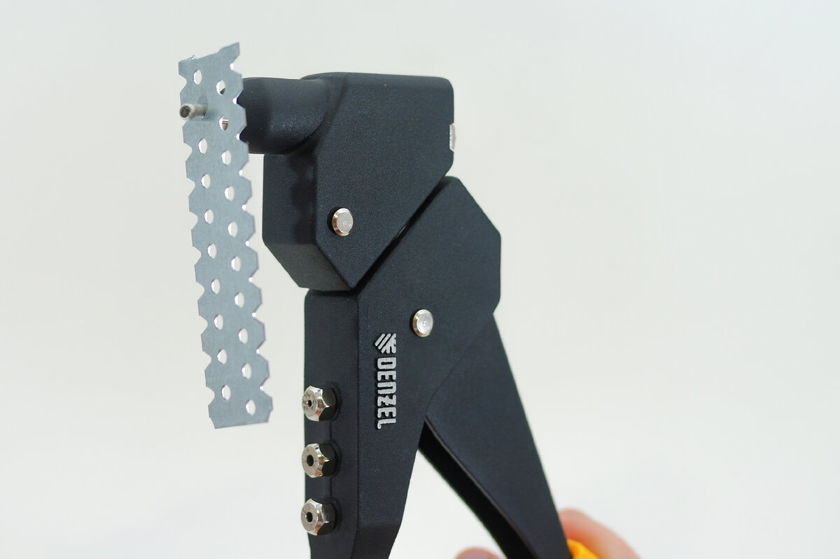 Сегодня мы познакомимся с двумя моделями линейки ручных заклепочников Denzel: Поворотный заклепочник (40442) Удобный ручной заклепочник Denzel поставляется в блистерной упаковке, вкладыш которой...-9-2