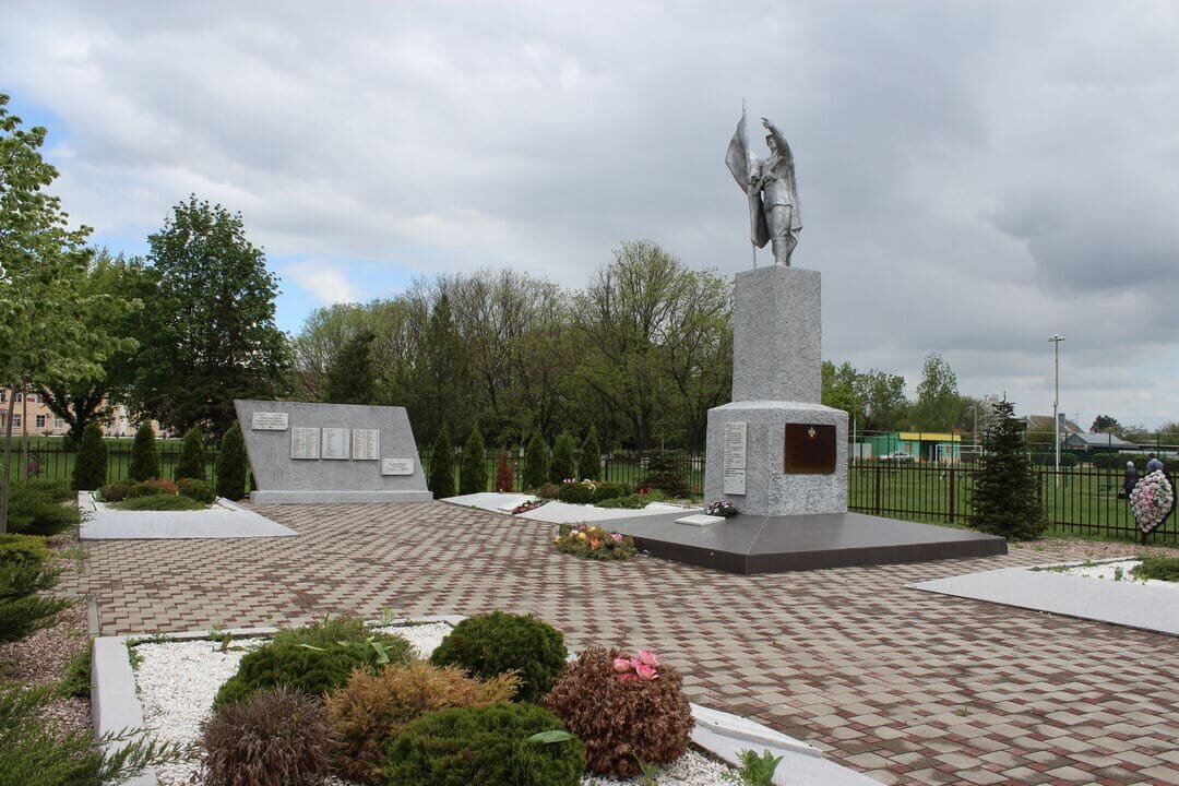 Кореновск парк культуры. Кореновск кореновский район. Кореновская районная библиотека. Детская библиотека кореновск. Кореновск.