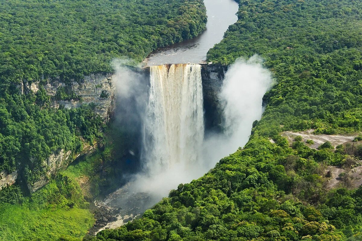 Реки и озера венесуэлы. Водопад Анхель Венесуэла. Водопад Анхель в Южной Америке. Боливар Венесуэла водопад. Водопад Анхель (национальный парк Канайма Венесуэла).