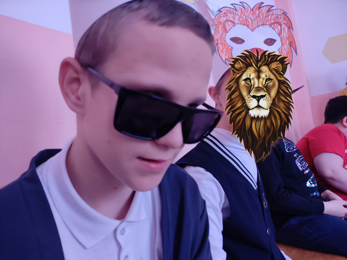 Гошка с одноклассником 