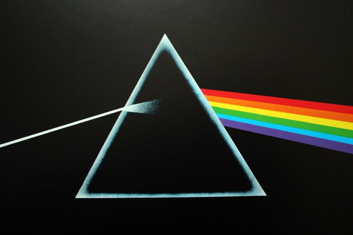 Dark side of the moon 1973. Пинк Флойд Dark Side of the Moon. Пинк Флойд обложка с призмой. Pink Floyd Dark Side. Пинк Флойд Dark Side